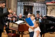 Antonio and Laura sing the 'Pie Jesu'